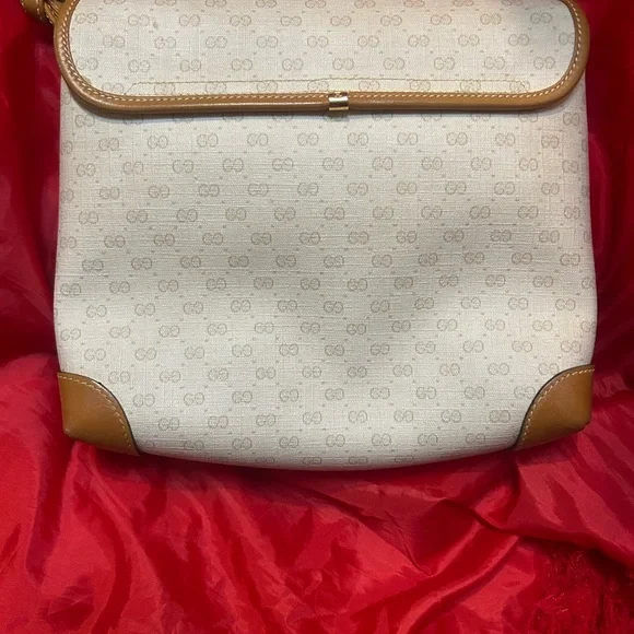 Vintage Gucci Crossbody with Entrupy COA - Picture 4 of 15